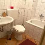 شقة Mit Kochnische Oder Wohnkueche Und Bad *