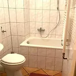 Mit Kochnische Oder Wohnkueche Und Bad شقة *